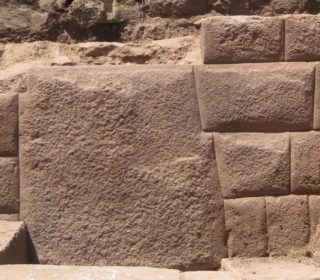La piedra de los 13 ángulos en Peru