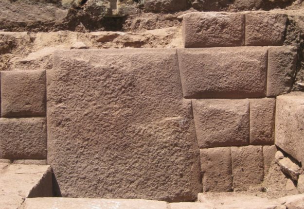 La piedra de los 13 ángulos en Peru